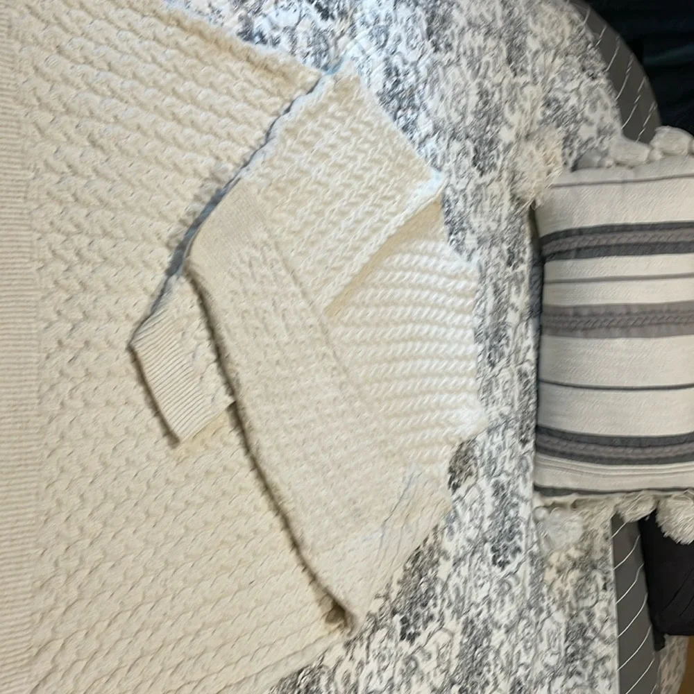 Burberry chunky knit sweater FINAL🔥 - Picture 1 of 4